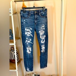 AE Size 4R Super Hi-Rise Jegging Crop Destroyed Medium Wash